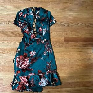 Women size 6 pretty little things dress